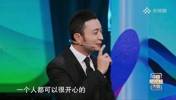 名场面！王冰冰现场学习花式足球，体验高跟鞋踢足球！